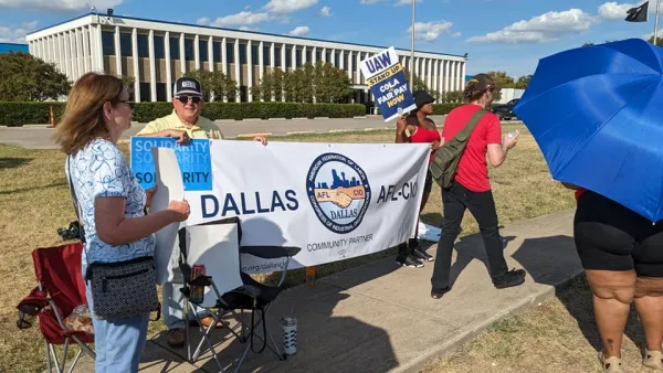 Lou Luckhart of Dallas AFL-CIO on the Carrollton picket line